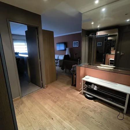 Le - 4 People - Metro 13 & 14 - Paris Clichy